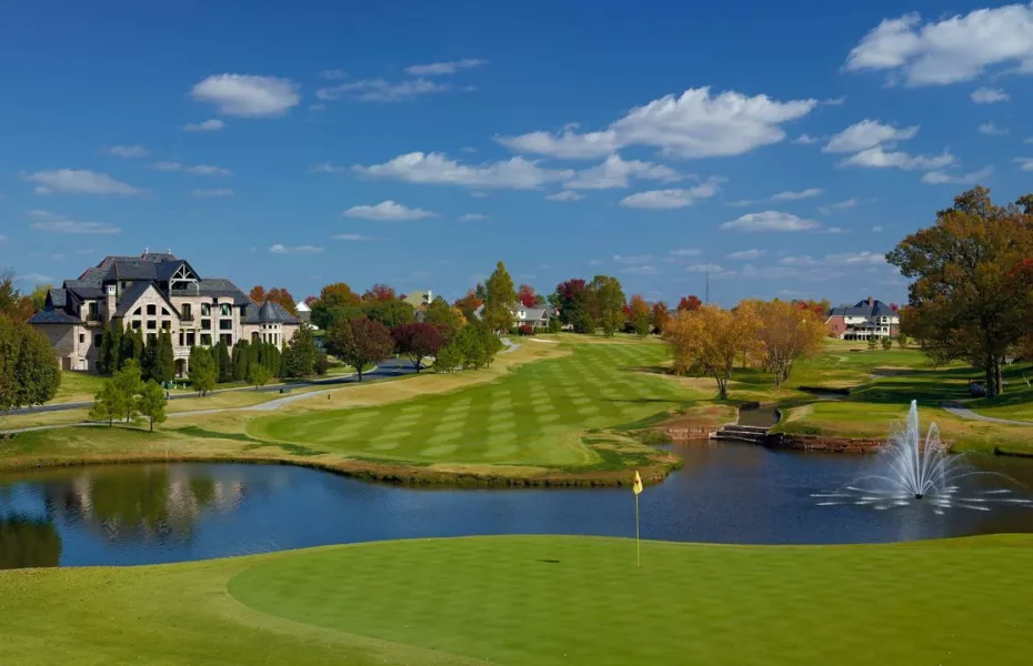 Play Golf or live at the Pinnacle Hills country club